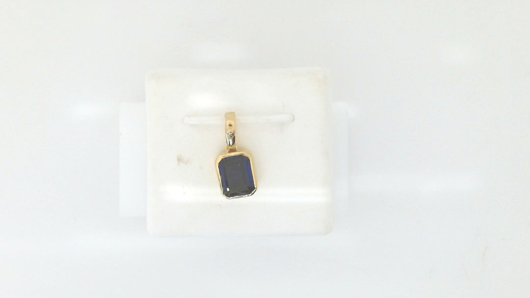 Yellow 10 Karat Drop Pendants With One = 1.70Ct Emerald Blue Vvs Sapphire