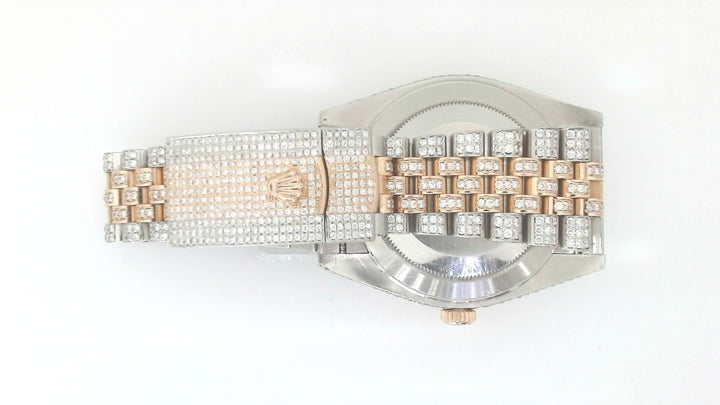 18 Karat Classic Luxury Timepieces Mm 41 With = 22.00Twt Round F/G Vs2 Diamonds Color: Two-Tone
Brand: Rolex
Year: 2010&