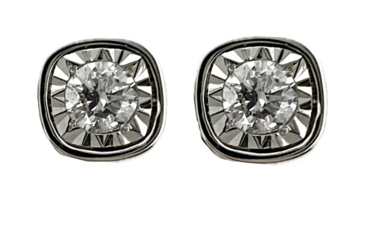 White 10 Karat Stud Earrings 2